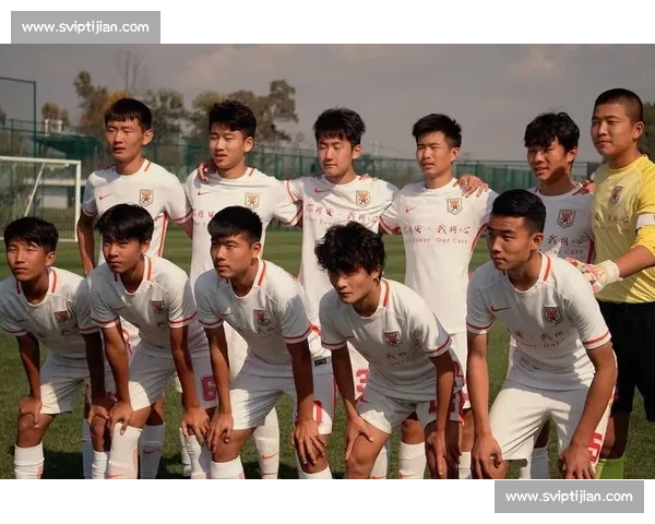 恒大与鲁能巅峰对决中超豪门荣誉之战焦点全解析赛季走势关键节点深度观察